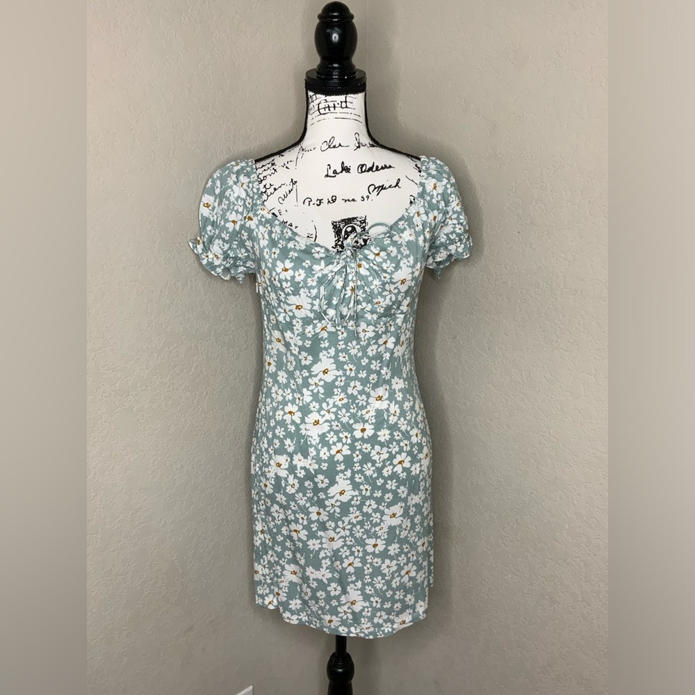 #48 NWT Day Dream Floral Dress Size Medium